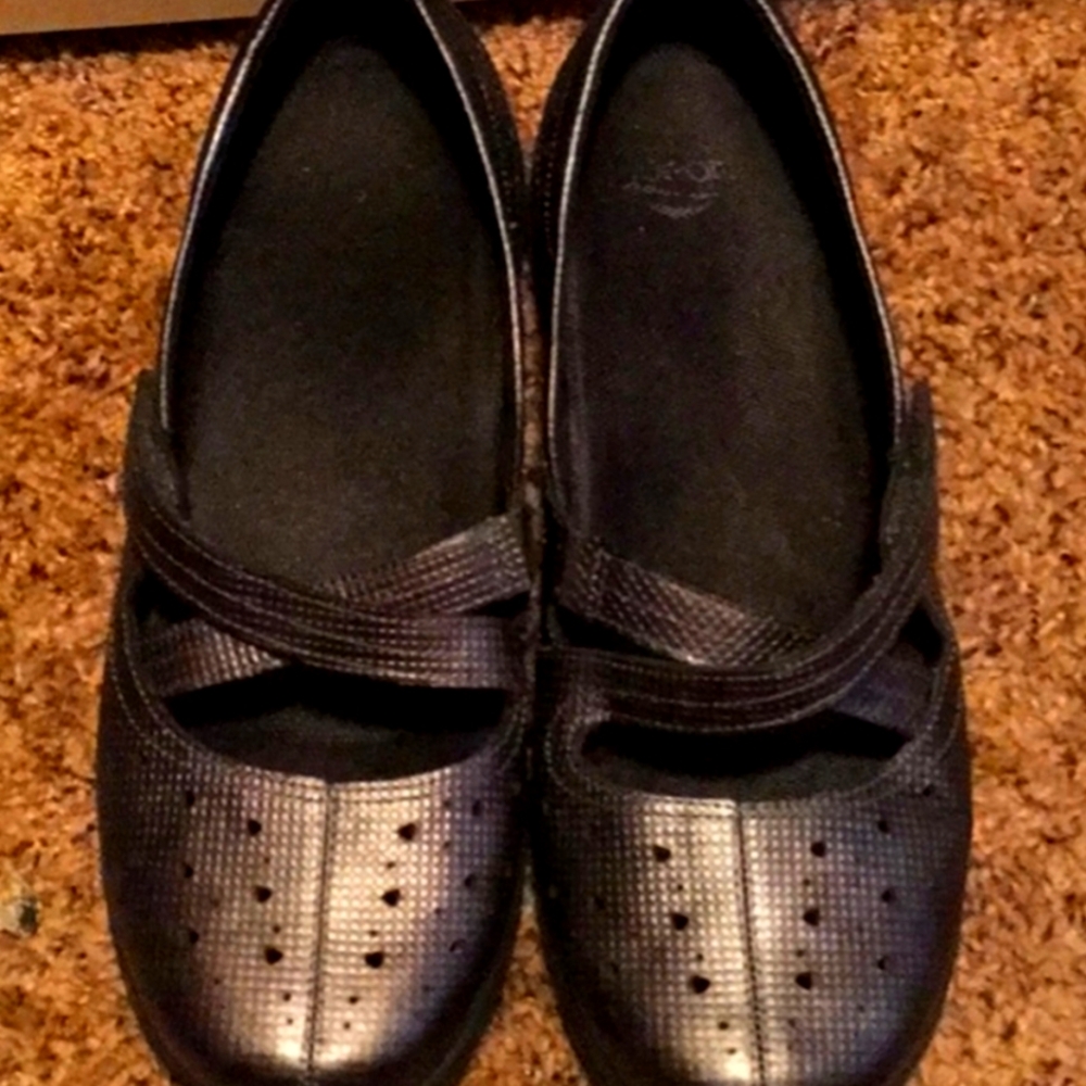 Women's Abeo Slip-On Shoes Sz 9